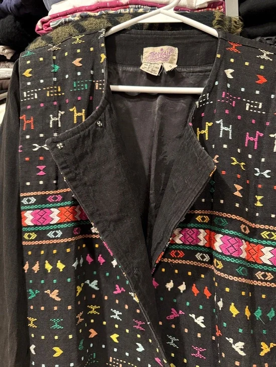 VINTAGE Embroidered Jacket - Picture 5 of 11